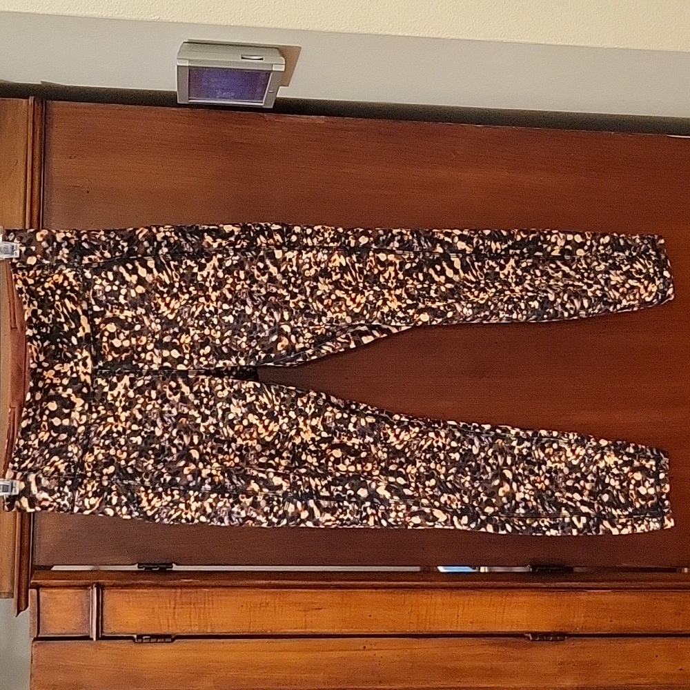 Lululemon | Invigorate High Rise Tight 25” inseam with pockets in size 8